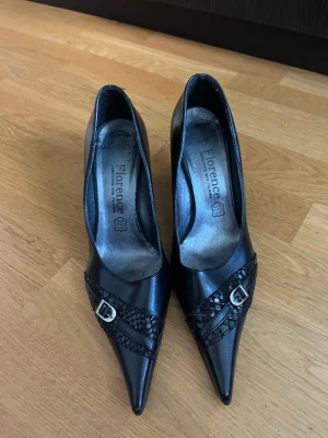 Kitten heals  - Thriftade i Monaco! Bra kondition 