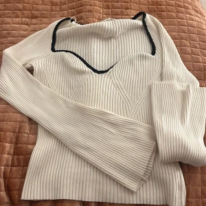 Jättesnygg hm topp  - Jättesnygg nästan oanvänd hm topp i storlek M, jättebra skick<3