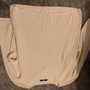 Stickad tröja  - Mysig oversize stickad tröja som tyvärr är för stor  Skriv vid funderingar😊