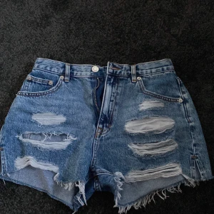Pull&bear shorts  - helt oanvända jättefina säljer för att dem inte passar mig. storlek 40 men passar mer som 36-38