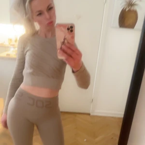  Super fin träning dress ifrån SOC -  Super fräsch och jättefin träning stress ifrån S och C kan också skicka med ett linne som matchar... Men i så fall ingen prutning det är storleksmål på alla samtliga plagg