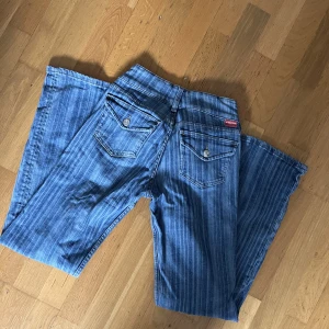 Randiga lowwaist jeans  - Lowwaist jeans från H&M