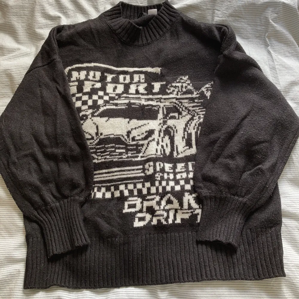 Mysig grunge/Y2K stickad tröja från H&M i storlek S💕. Stickat.