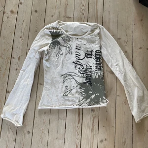 Supersnygg y2k topp - Köp😂💋🙏 tajt men stretchig så passar S-M