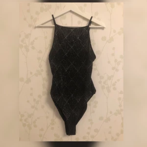 Glittrig body  - Glittrig body, sparsamt använd. 