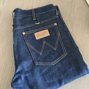 Helt oanvända jeans från Wrangler, byxorna  är i perfekt skick.