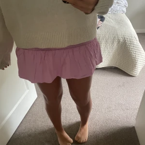 Kjol - Så fin rosa kjol från Berskha! Aldrig använd!