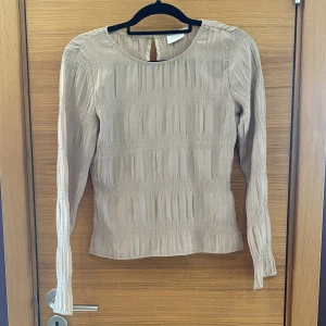 Vila topp - Söt tröja från vila i storlek 34💕endast testad, alltså i nyskick!