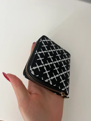Fake Marlene Birger plånbok  - Rymlig och bra plånbok 🤍🖤