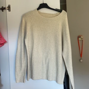 Stickad tröja  - Stickad tröja ifrån vero Moda 