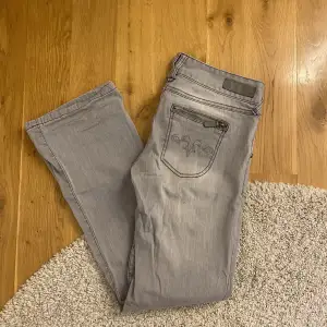 verkligen skitsnygga lågmidjade jeans som det gör ont att sälja❤️‍🔥❤️‍🔥
