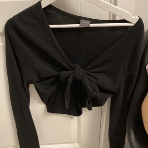 Tröja/kofta - en tröja eller kofta som man kan knyta storlek XXL 