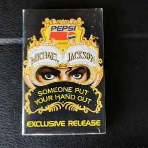 Michael Jackson exclusive release - Someone put your hand out är en exclusive release som släpptes av Pepsi 1992. 9 låter på en kassette. 