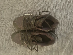 kyrie 5  - lite sönder visas på bilden men fungerar fortfarande som vanligt