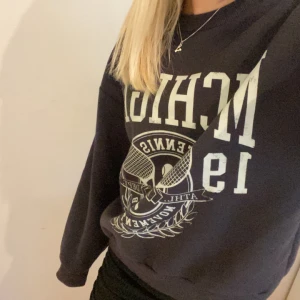 Tröja - Tröja från Gina tricot i storlek xs, superbra skick då den knappt år använd💕