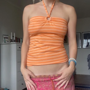 Orange topp - Storlek S, ifrån bay. Inga defekter.