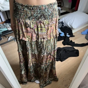 Mönster Långkjol  - Säljer denna sjukt fina långkjolen som är köpt i Spanien för ca 500kr! 💞 