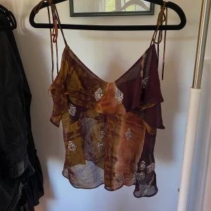 Topp - Zaratopp i nästan nyskick, använd 2 gånger💓 storlek m men sitter som en s 