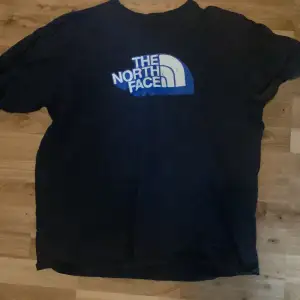 blå oversized ”the north face” t-shirt