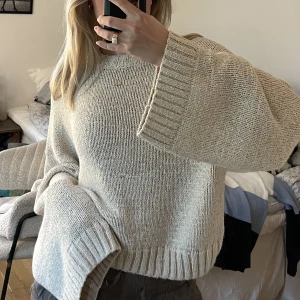 Stickad/ virkad tröja - Den trendiga stickade tröjan från hm 