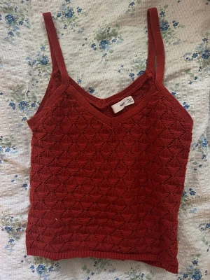 Virkat linne  - Såå fint linne i virkat-stuk från Mango. Sparsamt använd, så fint skick 