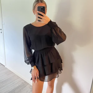 Klänning  - Klänning aldrig använd🩶