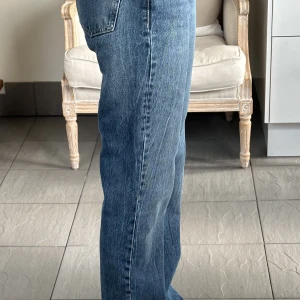 Zara jeansss - Hejjj, säljer mina supersnygga zara jeans som inte längre finns att köpa på deras hemsida!! 💖Jeansen är i storlek 36 och har endast använts 2 gånger, då byxorna sitter lite för tight på mig :)) 