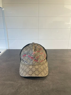 Gucci Snake keps - Skick: väldigt använd men flawless  Storlek: S Pris: 1700kr