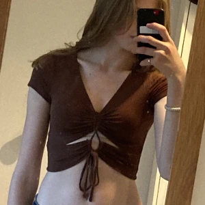 Festtopp - Perfekt topp till fest eller andra tillfällen Storlek xs men passar även mig någorlunda som har s i vanliga fall