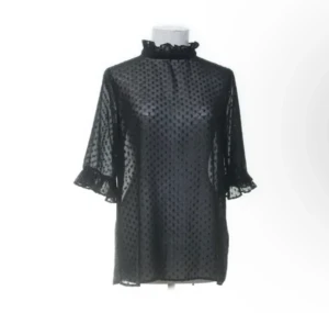 Fest topp!! - En jätte snygg topp som passar till alla tillfällen! Är genomskinlig med glitter ish prickar, endast använd en gång! 