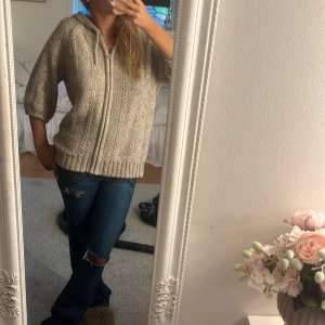 Stickad trekvartsärm tröja  - Jättefin stickad trekvartsärm ”zip up” 💓💓