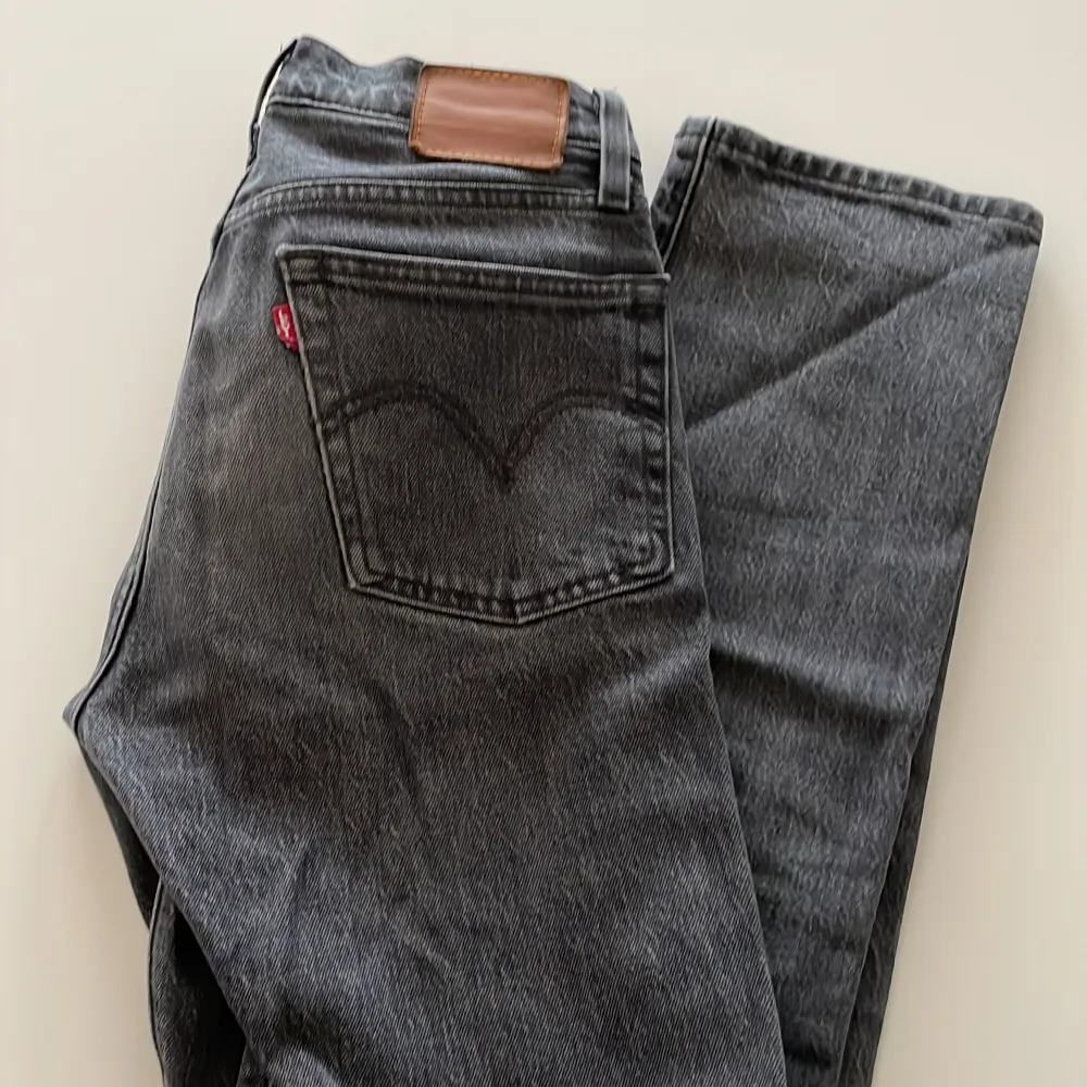 Grå Levis modell 501. Jeans & Byxor.