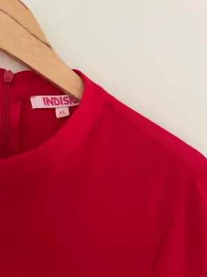 Hallonröd klänning med volangärm från indiska strl XL. Fint skick!