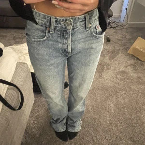 Zara jeans - Jättefina jeans från zara som inte går att köpa längre, använd fåtal gånger i fint skick❤️