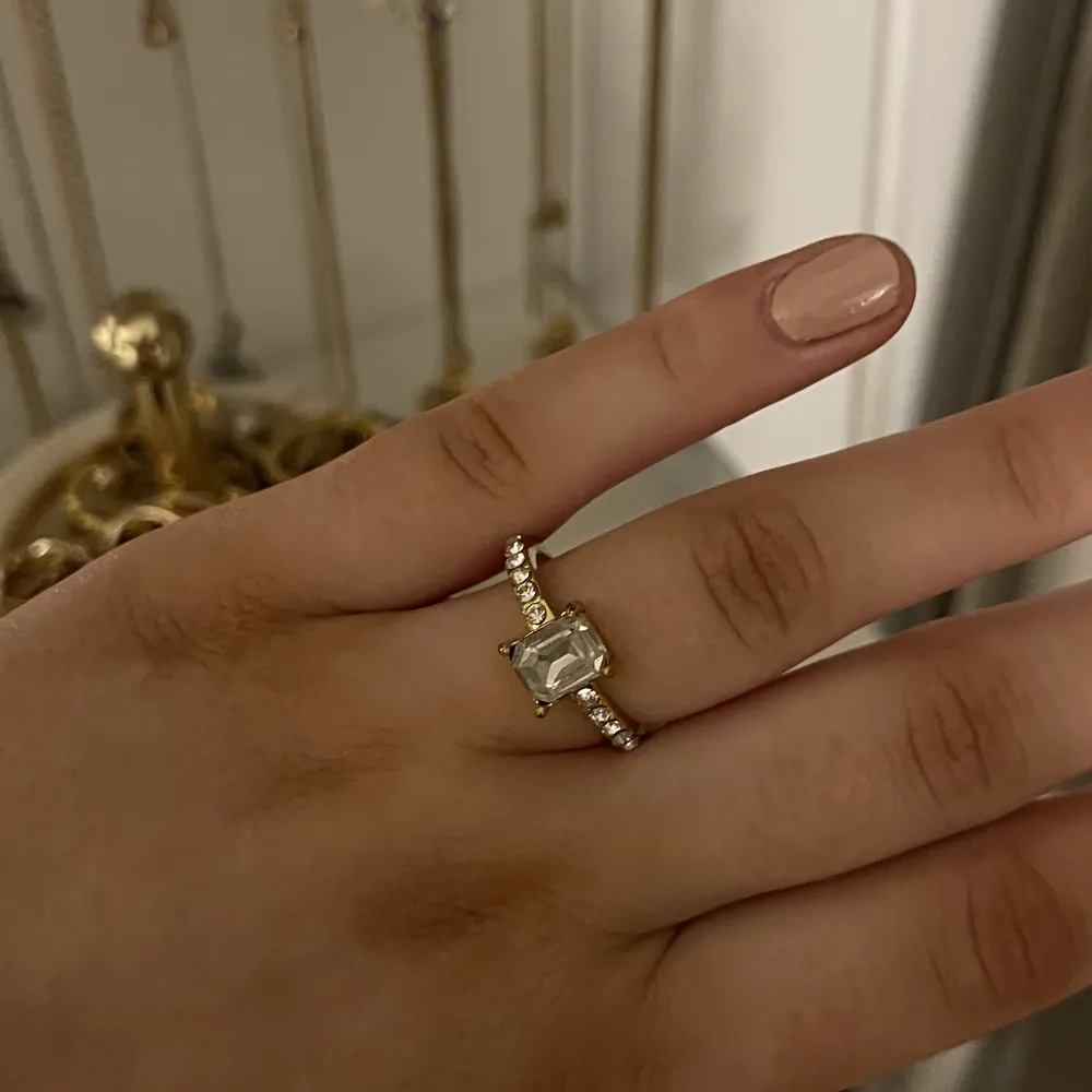 Säljer denna ring hela oanvänd. Skriv för fler bilder och vid intresse.🤍. Accessoarer.