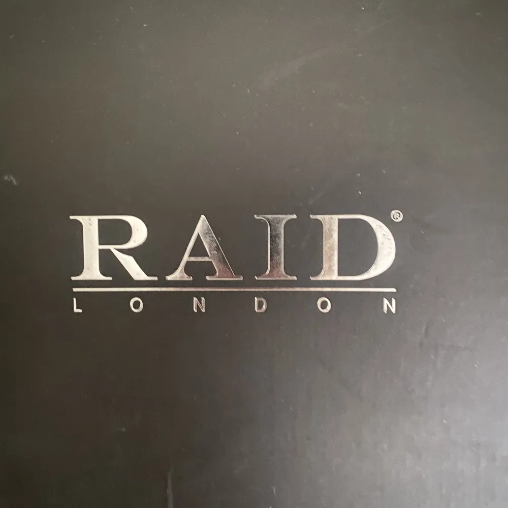 Snygga svarta stövletter från Raid London. Endast testat men andra använt ute då jag tyvärr inte fått tillfälle! Köpta för 650kr. Klackhöjd: 6 cm🌟. Skor.