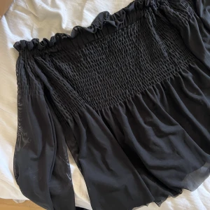 Svart blus  - Storlek XS supersöt 