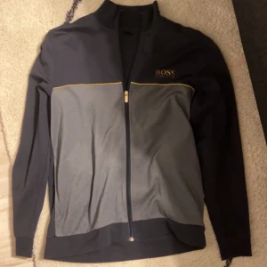 Boss tröja - Hugo boss tröja i storlek L. Mycket bra skick