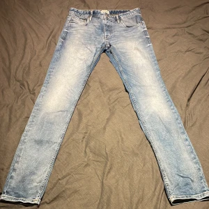 Jeans kille  - Jeans från Jack & Jones. Stolek W30 L32 och bra skick!