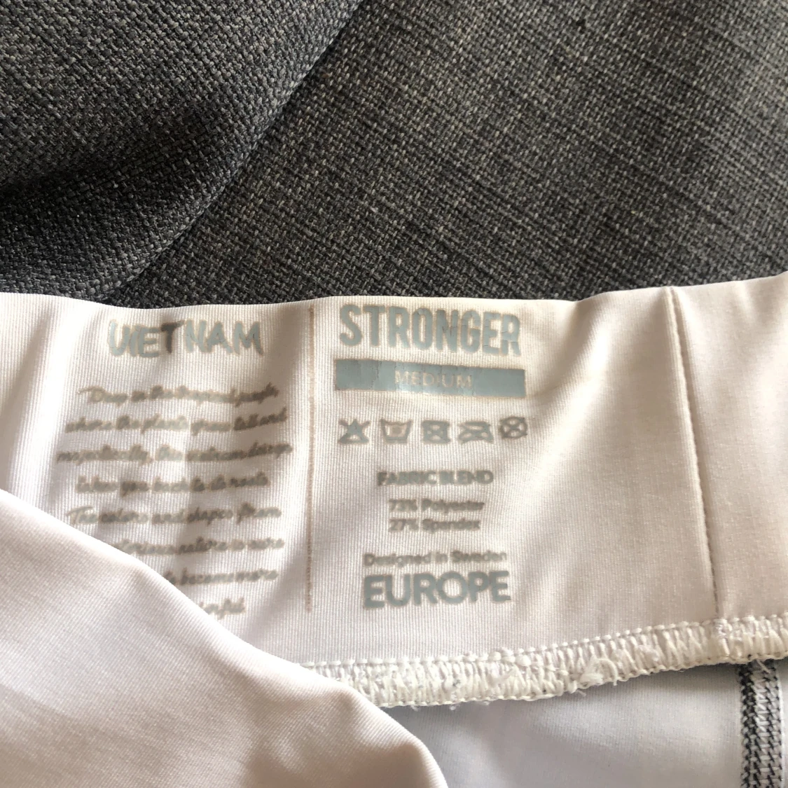 Träningsbyxor från Stronger  - 91