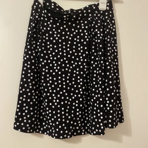 Prickig Kjol - Kjol från even&odd