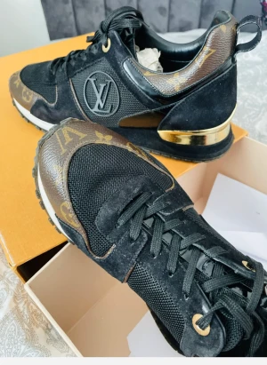 Louis vuitton skor 39 - Säljer mina skor från Louis Vuitton i bra skick med kvittokopia och fustbag