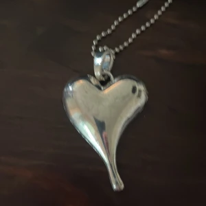 Halsband - Nytt nickelfritt halsband 5.5 cm stort med en lång kulkedja 