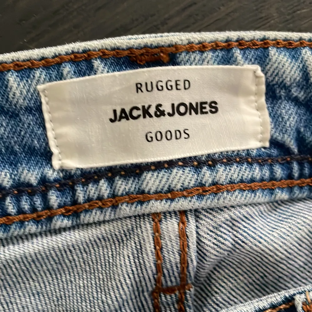 Ett par Jack and Jones jeans som jag inte använder längre. Nice washed. Enkla att kombinera. Jeans & Byxor.