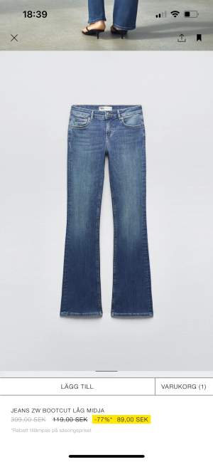 Blå lågmidjade jeans från zara. Använda ca 5 gånger så nästan nya💗