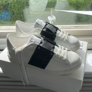 Valentino skor - Storlek 43, kan gärna byta, fett grish Oanvända