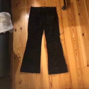 Jaded london jeans - Bootcut fit med sjuk distress och sälj inte längre size 30 i midja och 30 i längd mer som 31 fråga om mått och tryck köp nu wla