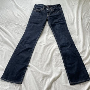 lågmidjade jeans - använd köp nu! guess jeans💋 midja:76 innerben:80