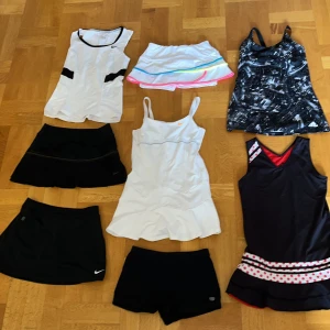 Träningskläder - 3 kjolar med undershorts, 2 linnen, ett par shorts, 2 klänningar varav en som går att vränga ut och in för räd design. Hälften av kläderna från nike. Storlek xs/ barnstorlek