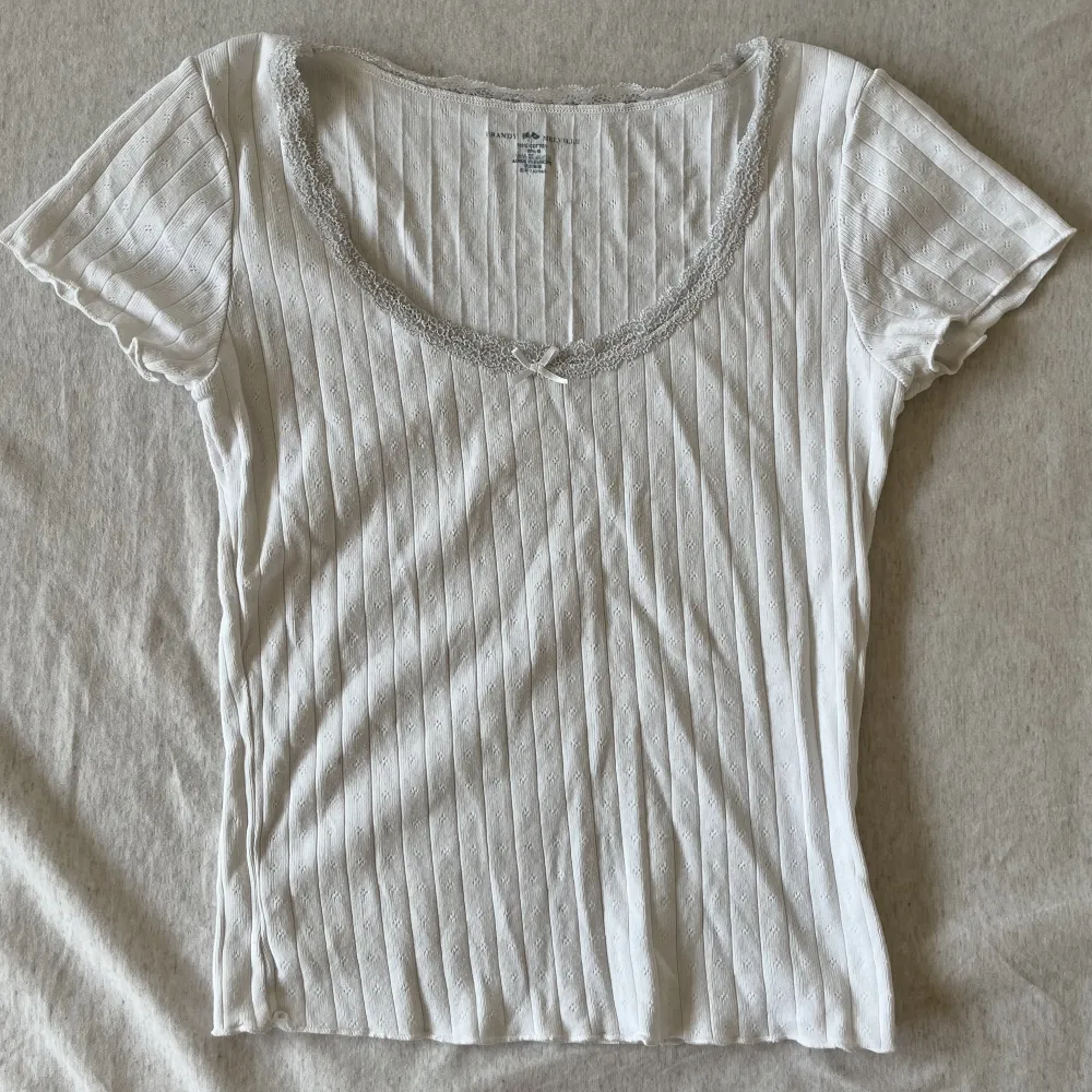 Jätte fin tshirt från Brandy Melville som är i jättefint skick💕 sällan använd💕. T-shirts.